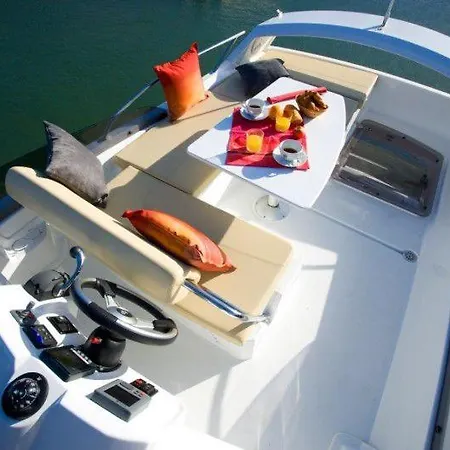 Beneteau Antares 30 Fly- Rima 船上ホテル *