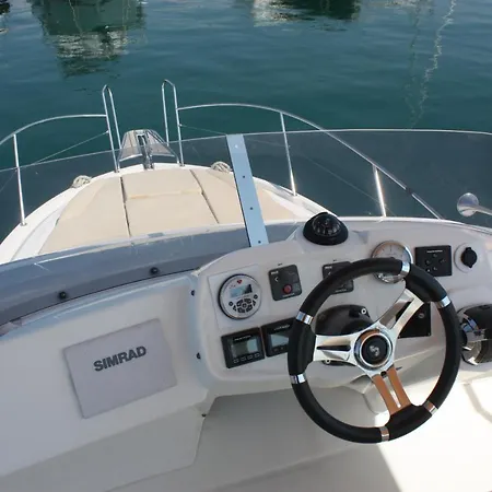 船上ホテル Beneteau Antares 30 Fly- Rima スプリト