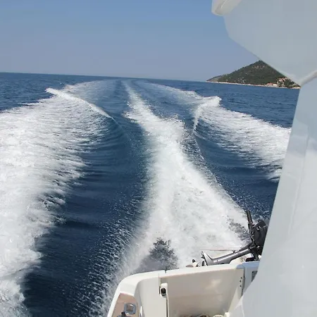 船上ホテル Beneteau Antares 30 Fly- Rima