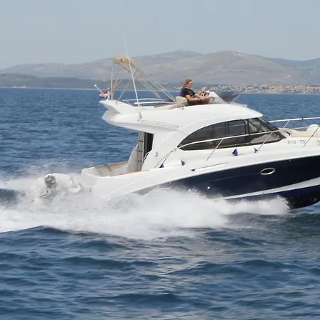 Beneteau Antares 30 Fly- Rima 船上ホテル *