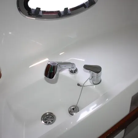 Beneteau Antares 30 Fly- Rima 船上ホテル スプリト