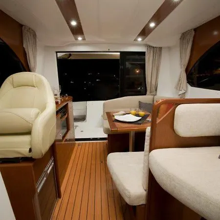 船上ホテル Beneteau Antares 30 Fly- Rima *