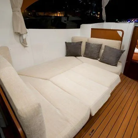 船上ホテル Beneteau Antares 30 Fly- Rima スプリト