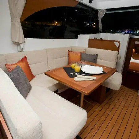 Beneteau Antares 30 Fly- Rima 船上ホテル *
